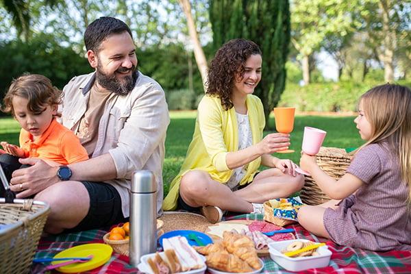 Family-Picnic-and-Hike